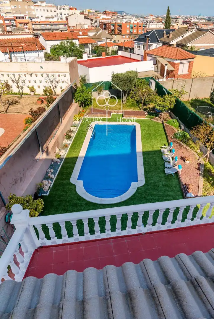 Piscina de Casa o xalet en venda en Viladecans amb Aire condicionat, Calefacció i Parquet