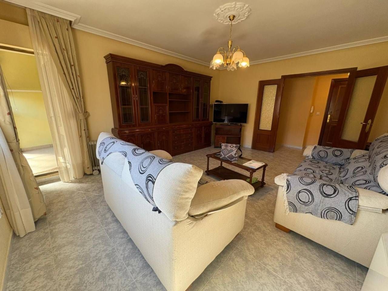 Living room of Flat for sale in Ciudad Rodrigo  with Heating, Furnished and Balcony