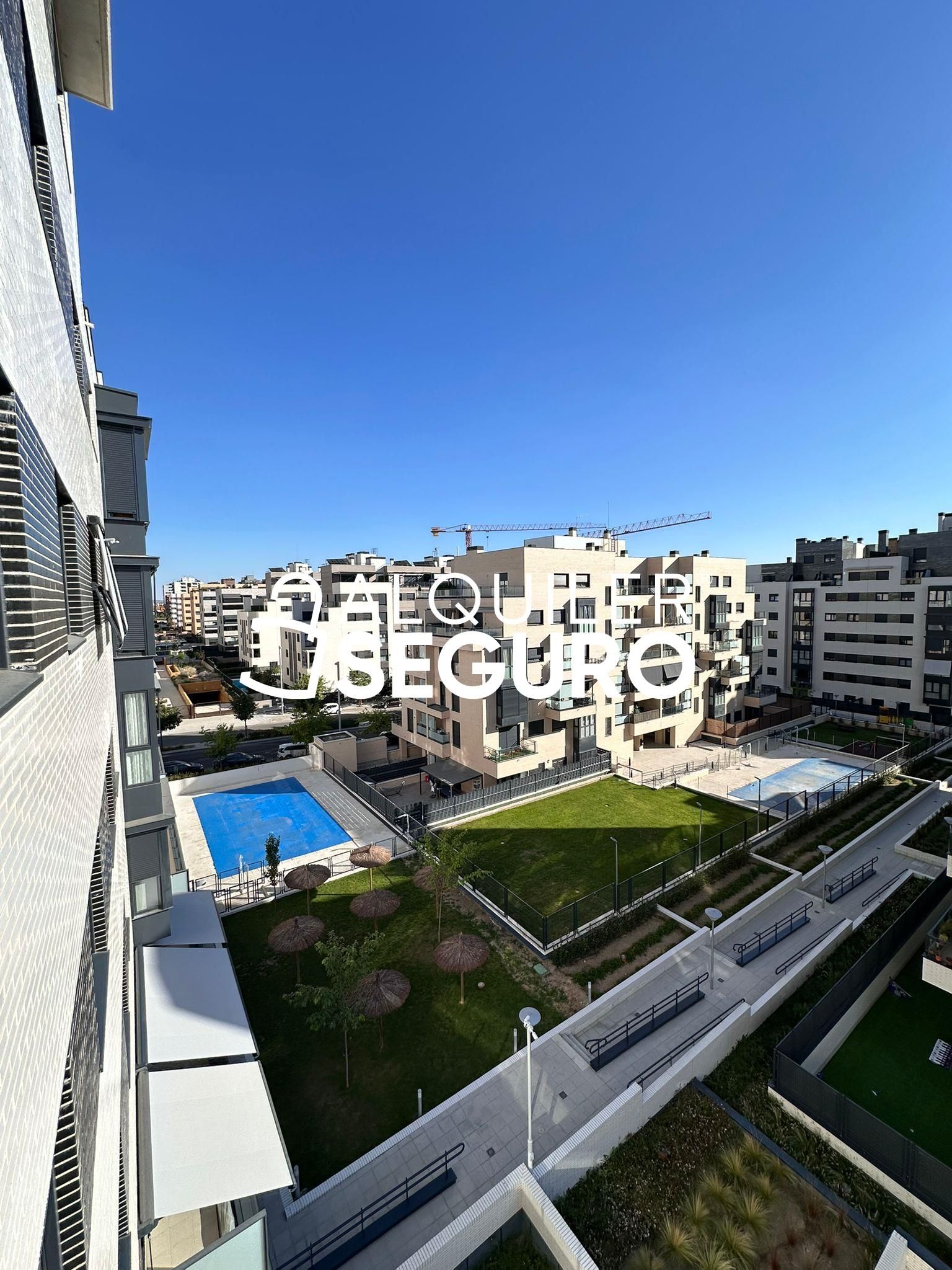 Vista exterior de Piso de alquiler en  Madrid Capital con Aire acondicionado, Calefacción y Trastero