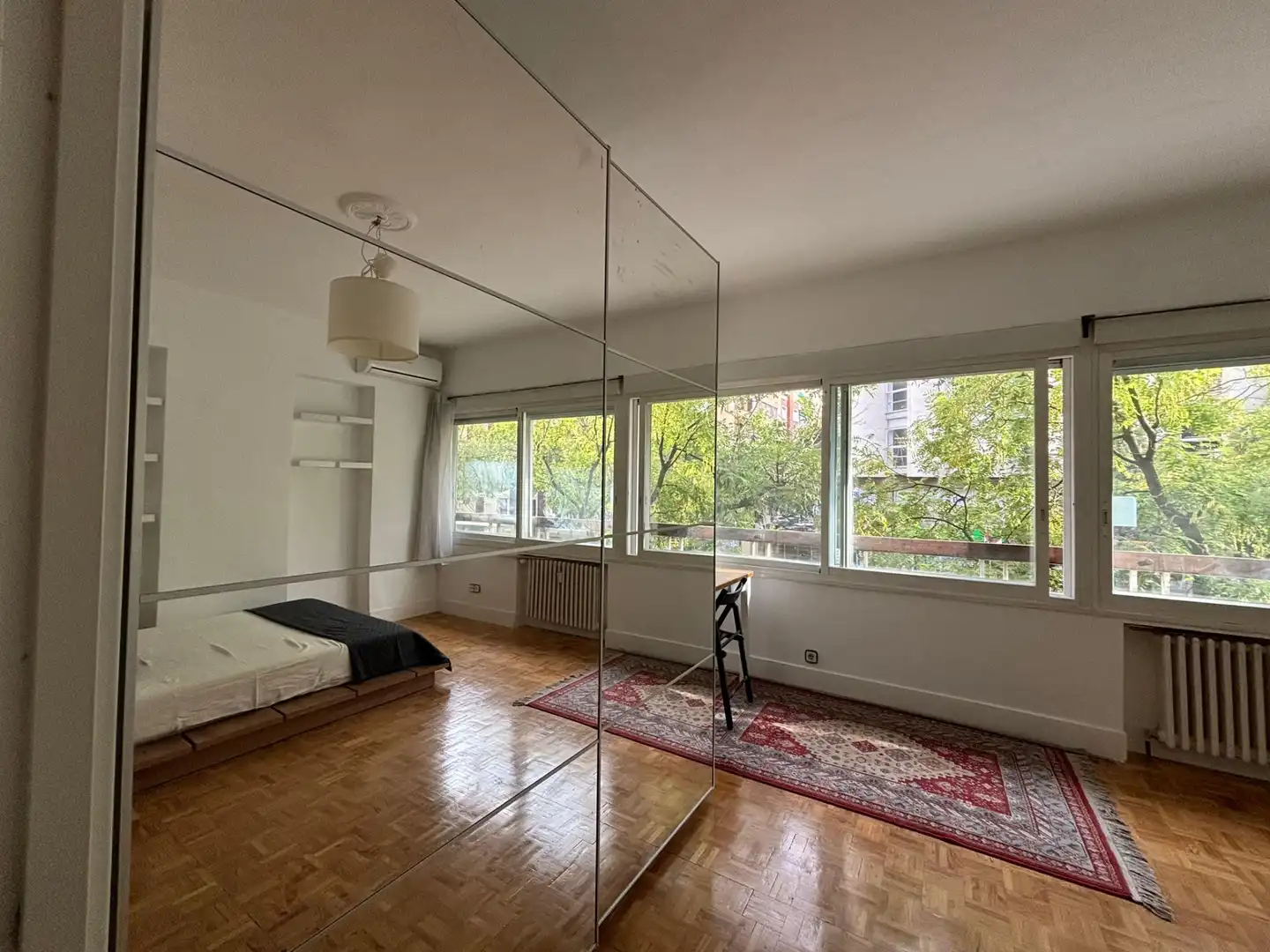 Schlafzimmer von Wohnung zur Miete in Madrid mit Klimaanlage, Heizung und Möbliert