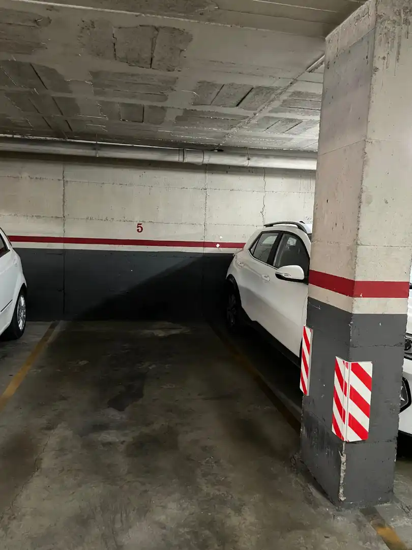 Aparcament de Garatge en venda en Girona