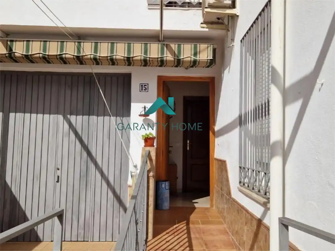 Vista exterior de Casa adosada en venta en Montefrío con Trastero