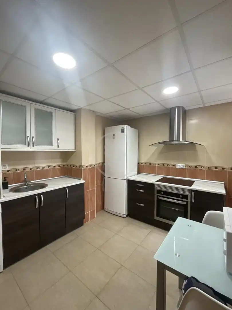 Küche von Wohnung zum Verkauf in Linares mit Klimaanlage, Terrasse und Möbliert