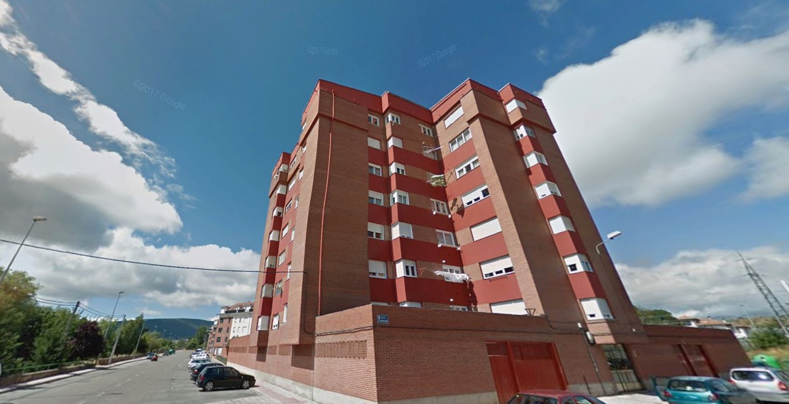 Vista exterior de Pis en venda en Reinosa amb Calefacció, Traster i Moblat