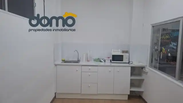 Cuina de Local de lloguer en Granada amb Parquet
