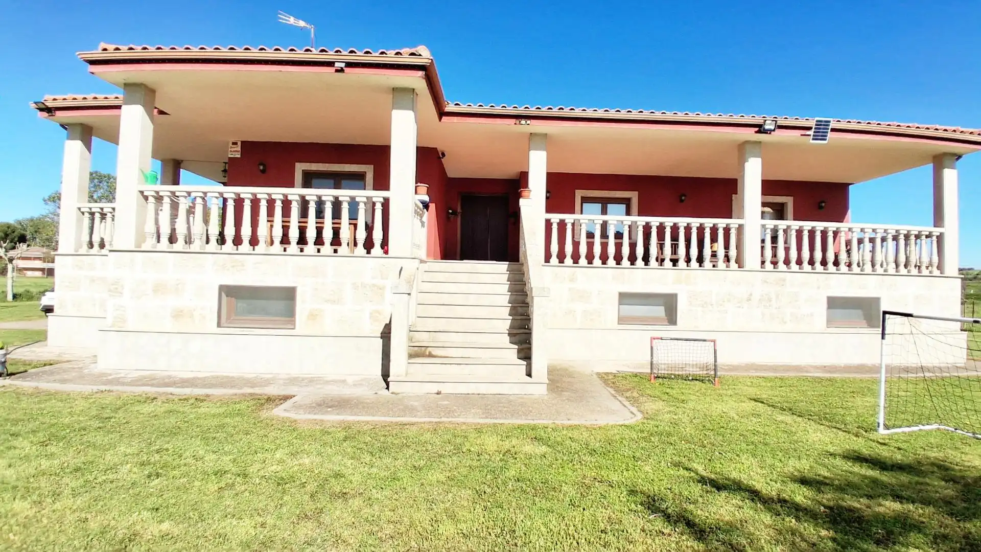 Außenansicht von Haus oder Chalet zum Verkauf in Ciudad Rodrigo mit Terrasse und Schwimmbad