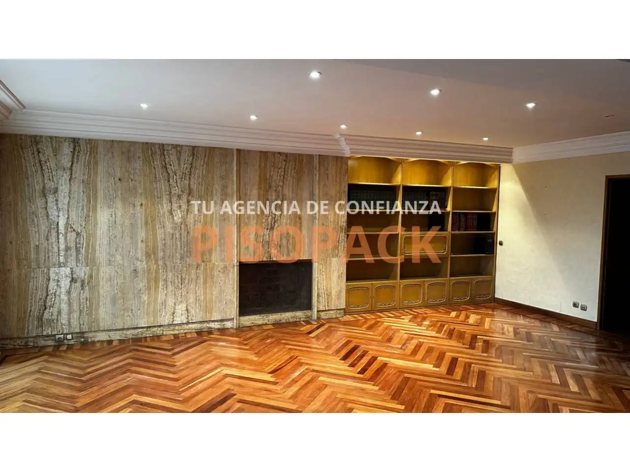 Piso en venta en  Pamplona / Iruña con Calefacción, Terraza y Balcón