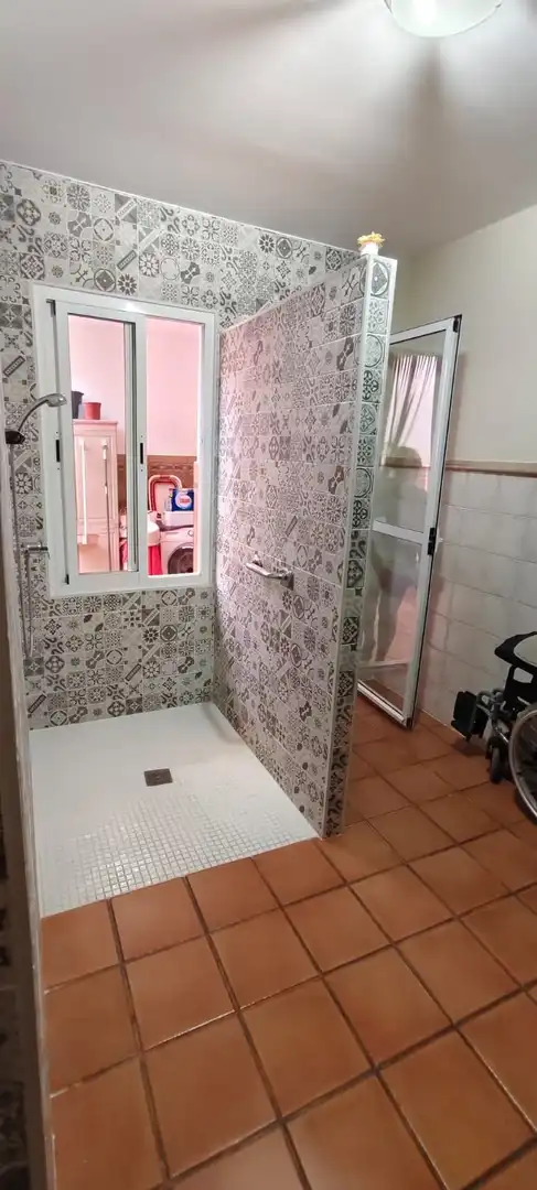 Baño de Casa adosada en venta en Écija con Aire acondicionado, Calefacción y Terraza