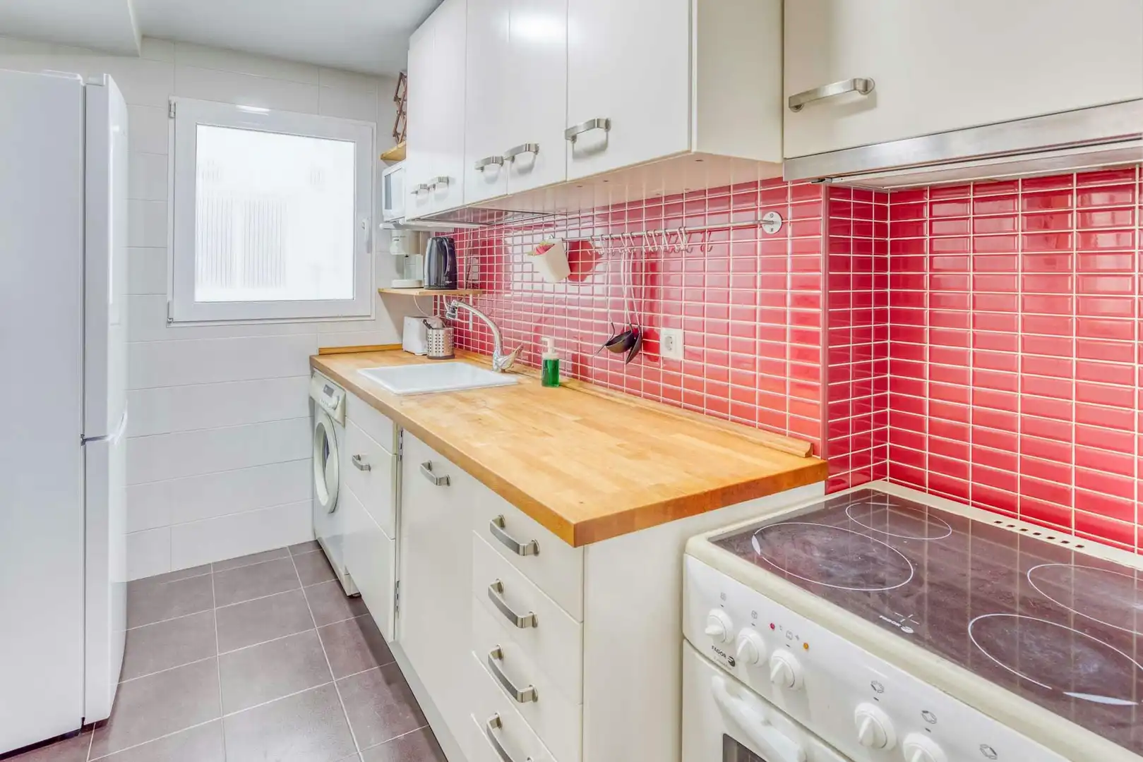 Küche von Wohnung zur untervermieten in Valencia mit Klimaanlage, Möbliert und Waschmaschine