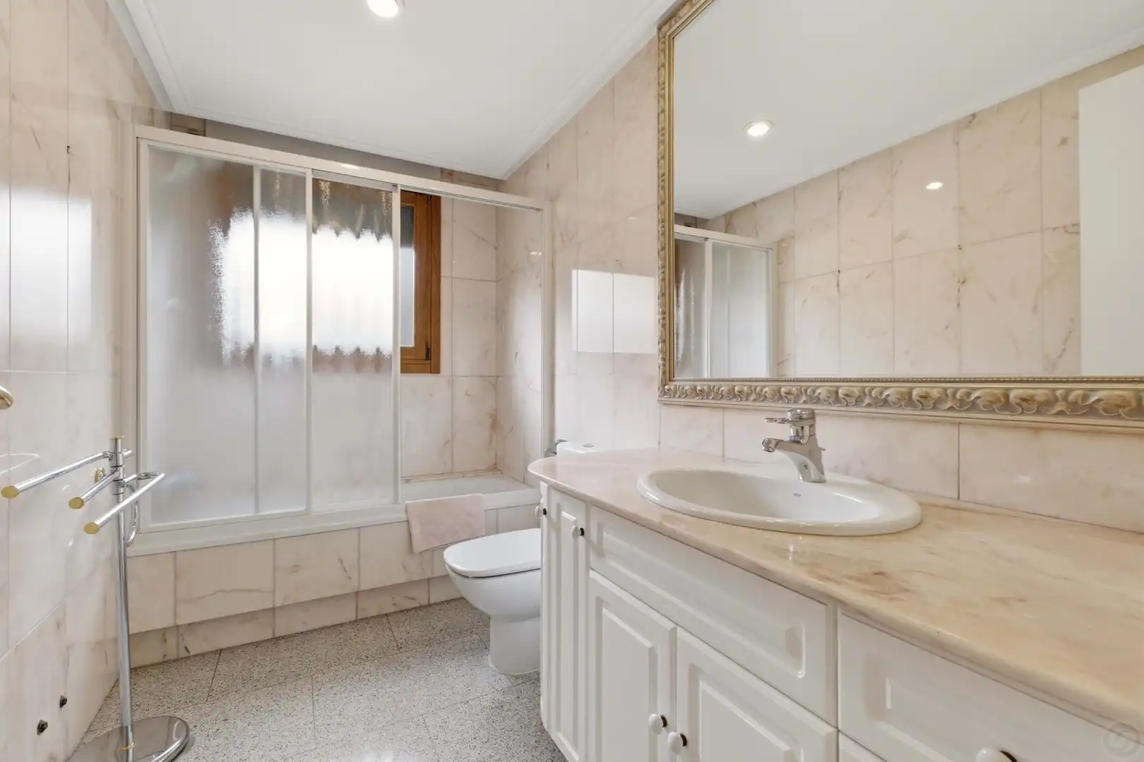 Bathroom of Duplexes for sale in Girona  with Air Conditioner, Heating and Terrace