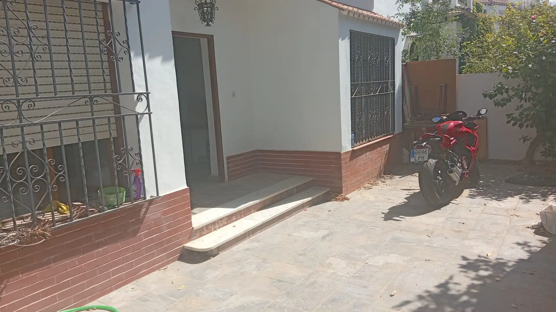 Houses for sale in Sevilla  with Air Conditioner, Private garden and Terrace