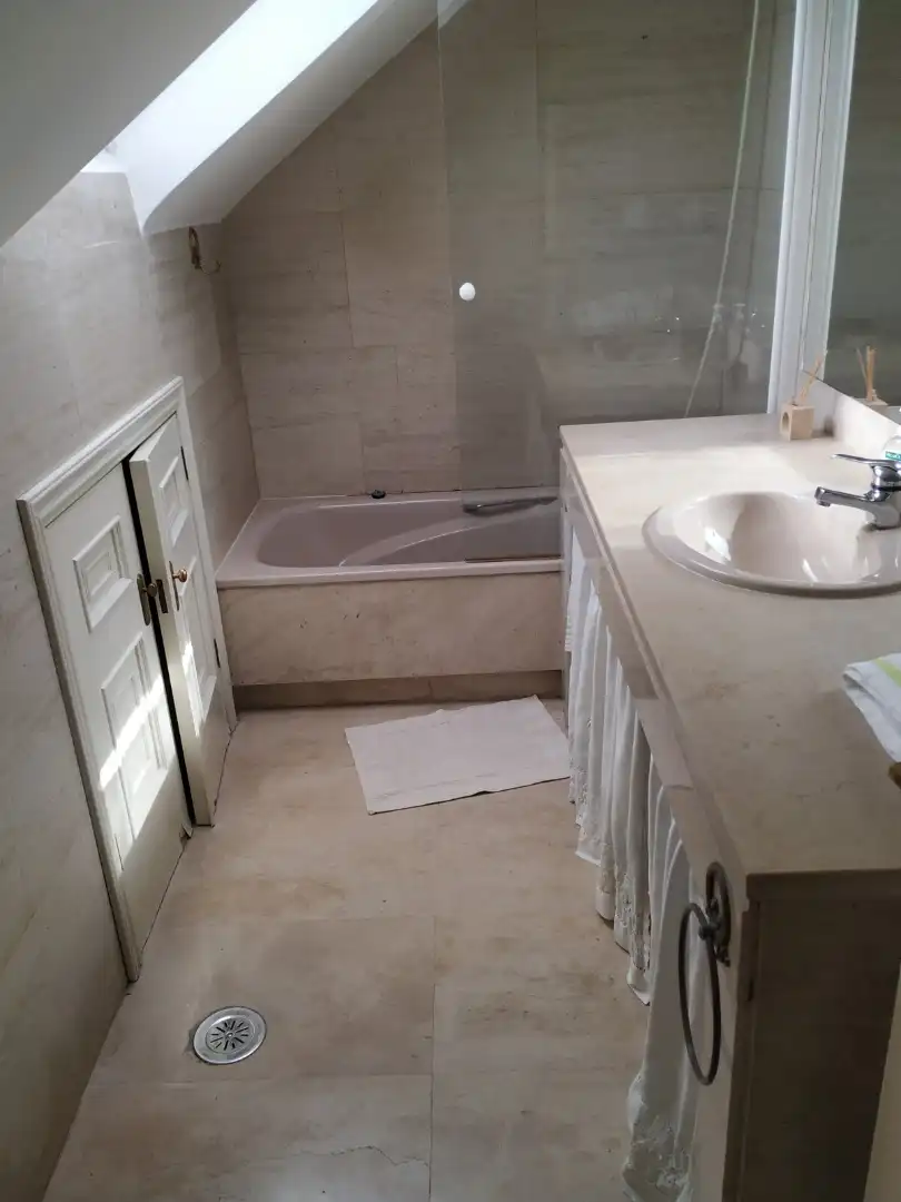 Bany de Dúplex en venda en Vigo  amb Calefacció, Parquet i Terrassa