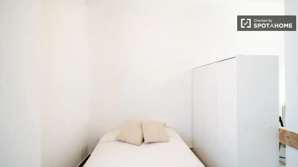 Room in Barrio de Benicalap