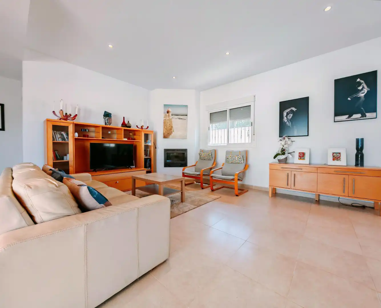 Sala d'estar de Casa o xalet en venda en Chiclana de la Frontera amb Aire condicionat, Jardí privat i Piscina