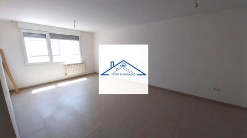 Foto 2 de Piso en venta en Teniente Dimitri, Las Ventas de Retamosa, Toledo