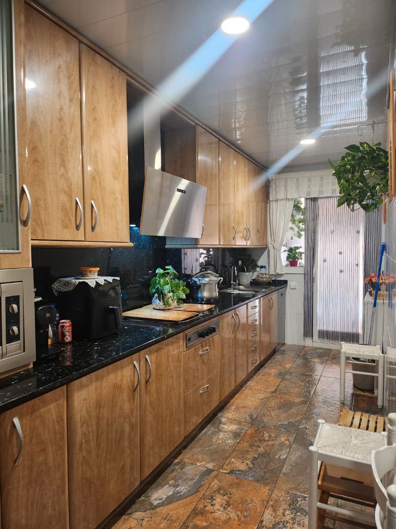 Kitchen of Flat for sale in Esplugues de Llobregat  with Air Conditioner, Heating and Parquet flooring