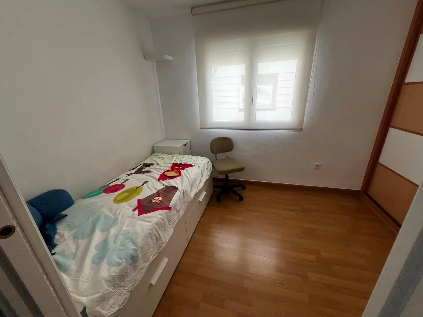 Bedroom of Flat for rent in Córdoba  with Air Conditioner, Heating and Parquet flooring