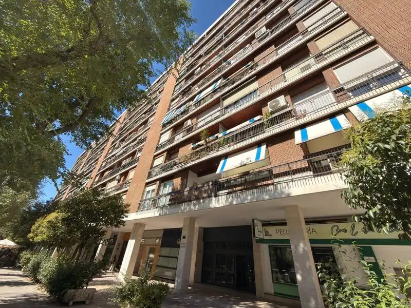 Vista exterior de Pis en venda en Madrid amb Aire condicionat, Calefacció i Terrassa
