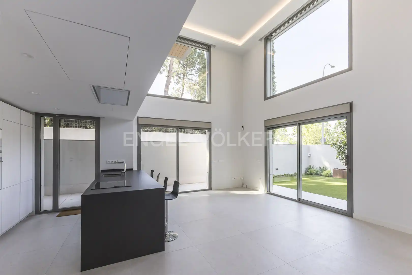 Vista exterior de Dúplex en venta en Madrid con Calefacción, Terraza y Trastero