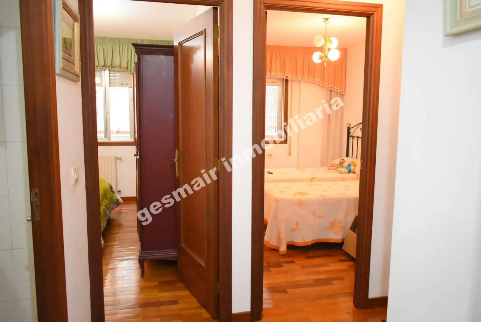 Dormitori de Pis en venda en Pontevedra Capital  amb Parquet, Terrassa i Traster