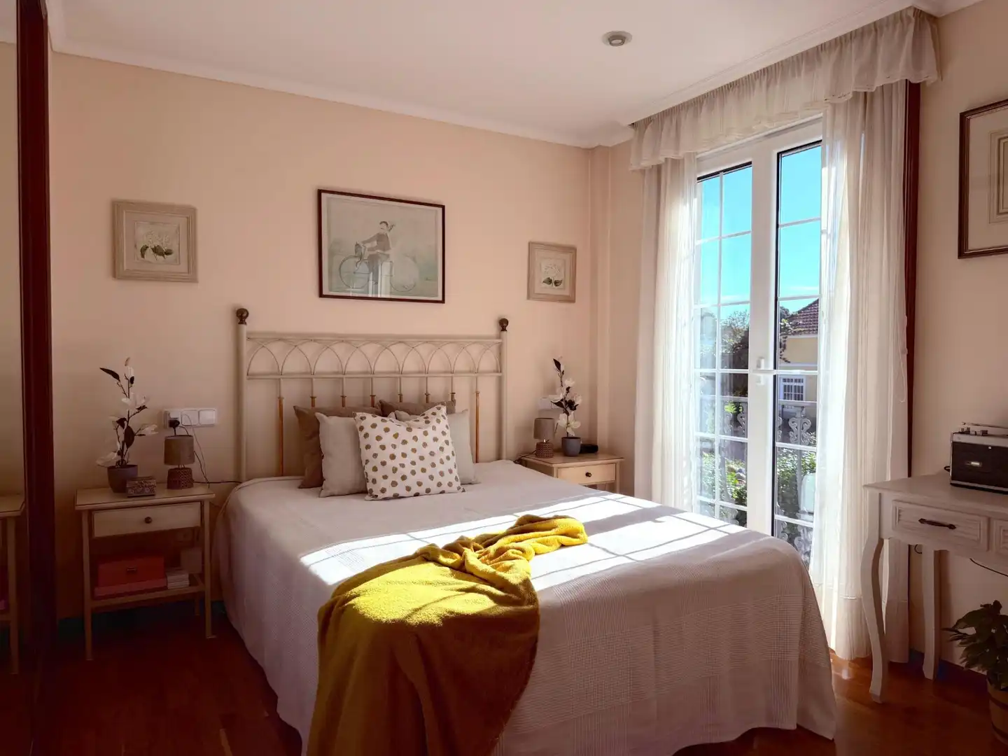 Dormitori de Casa o xalet en venda en Oleiros amb Calefacció, Jardí privat i Terrassa