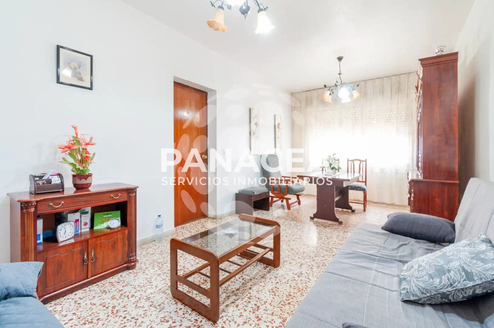 Vista exterior de Casa o xalet en venda en Roquetas de Mar amb Aire condicionat, Jardí privat i Moblat