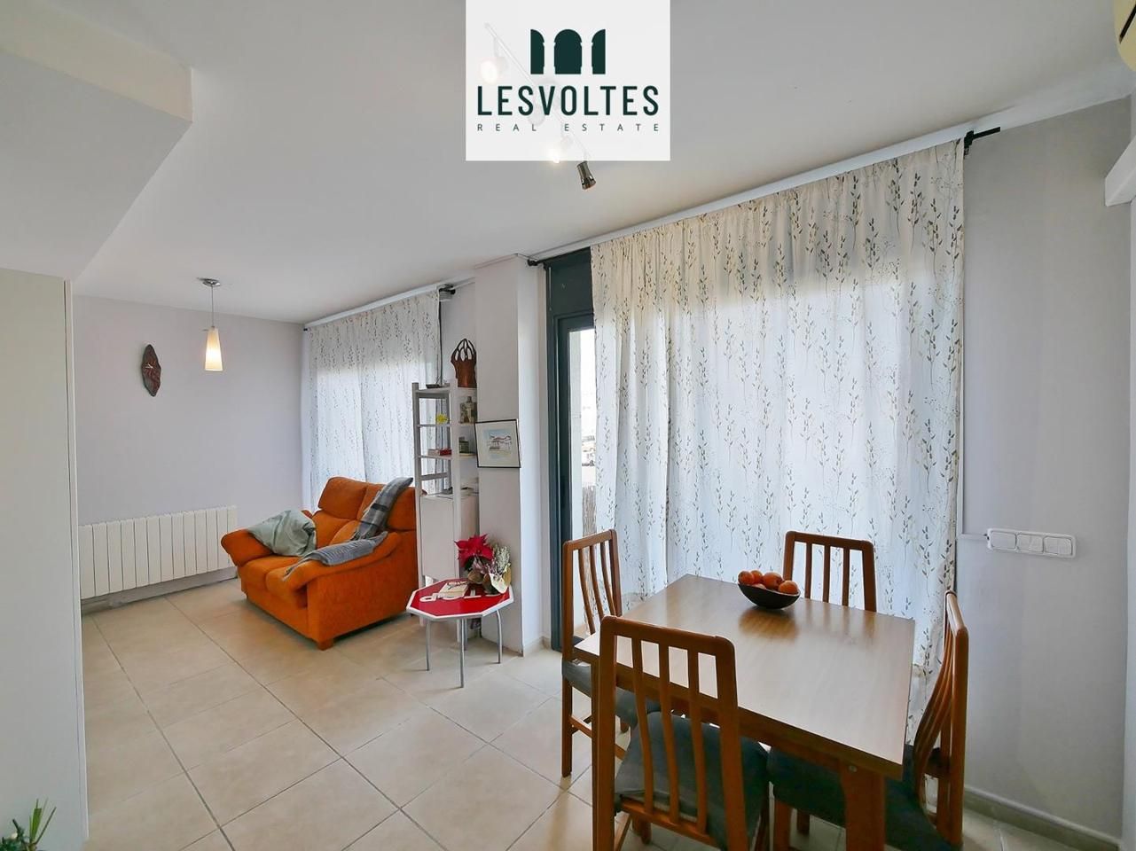 Sala de estar de Piso en venta en La Bisbal d'Empordà con Aire acondicionado, Calefacción y Balcón