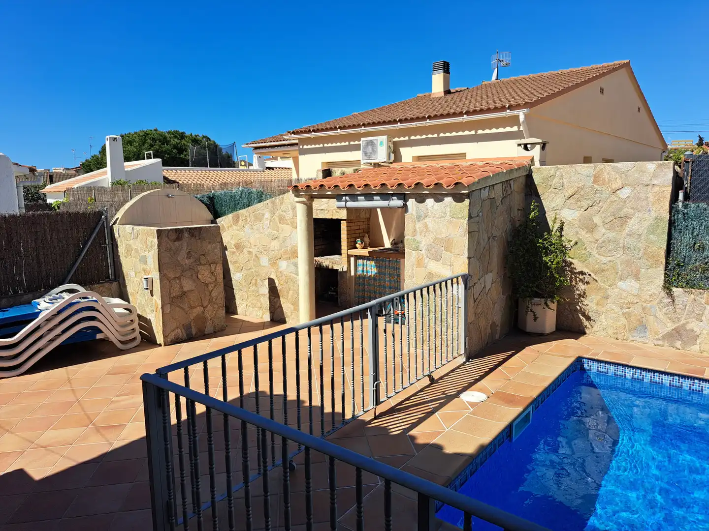 Piscina de Casa o chalet en venta en Cunit con Aire acondicionado, Calefacción y Jardín privado
