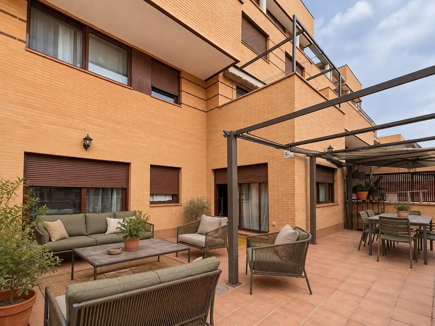 Terrasse von Erdgeschoss zum Verkauf in Yebes mit Klimaanlage, Alarm und Gemeinschaftspool