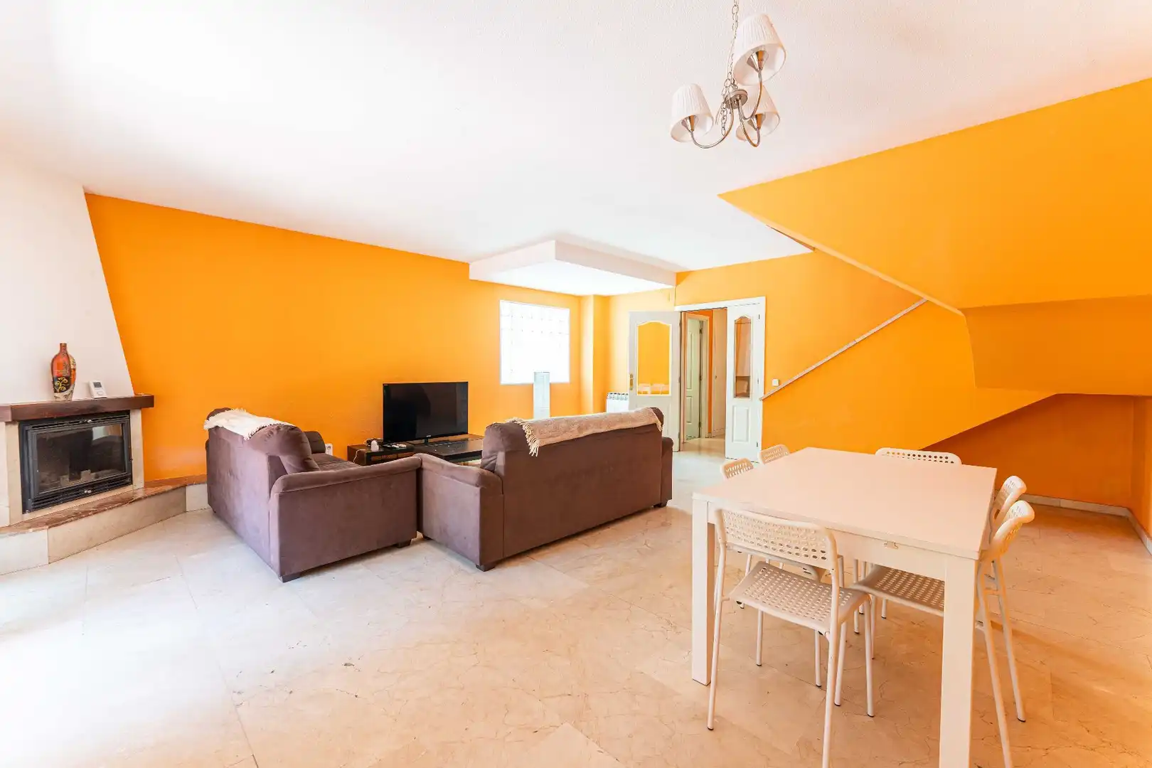 Sala de estar de Casa adosada en venta en Fuenlabrada con Aire acondicionado, Calefacción y Jardín privado