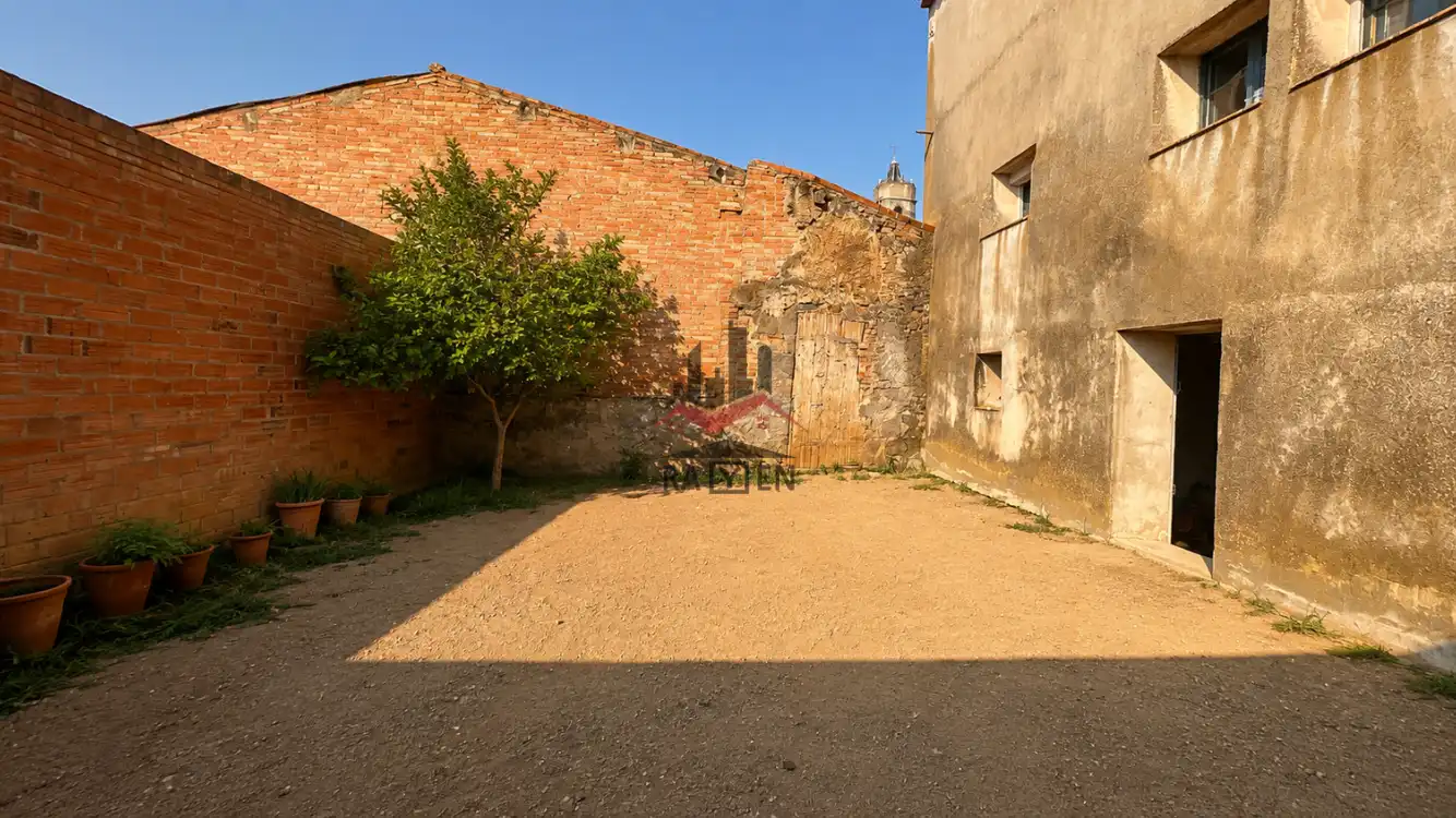 Casa adosada en venda en Riumors