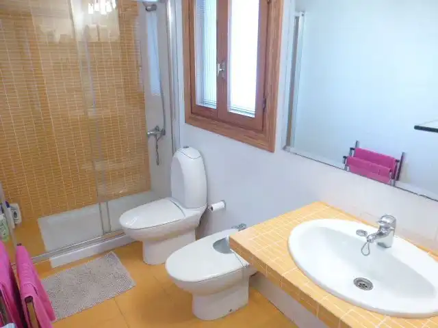 Bany de Casa o xalet en venda en Roquetas de Mar amb Aire condicionat, Calefacció i Jardí privat