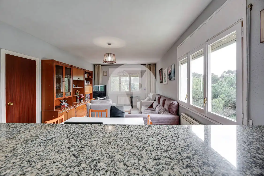 Sala d'estar de Casa o xalet en venda en Lliçà de Vall amb Calefacció, Terrassa i Piscina