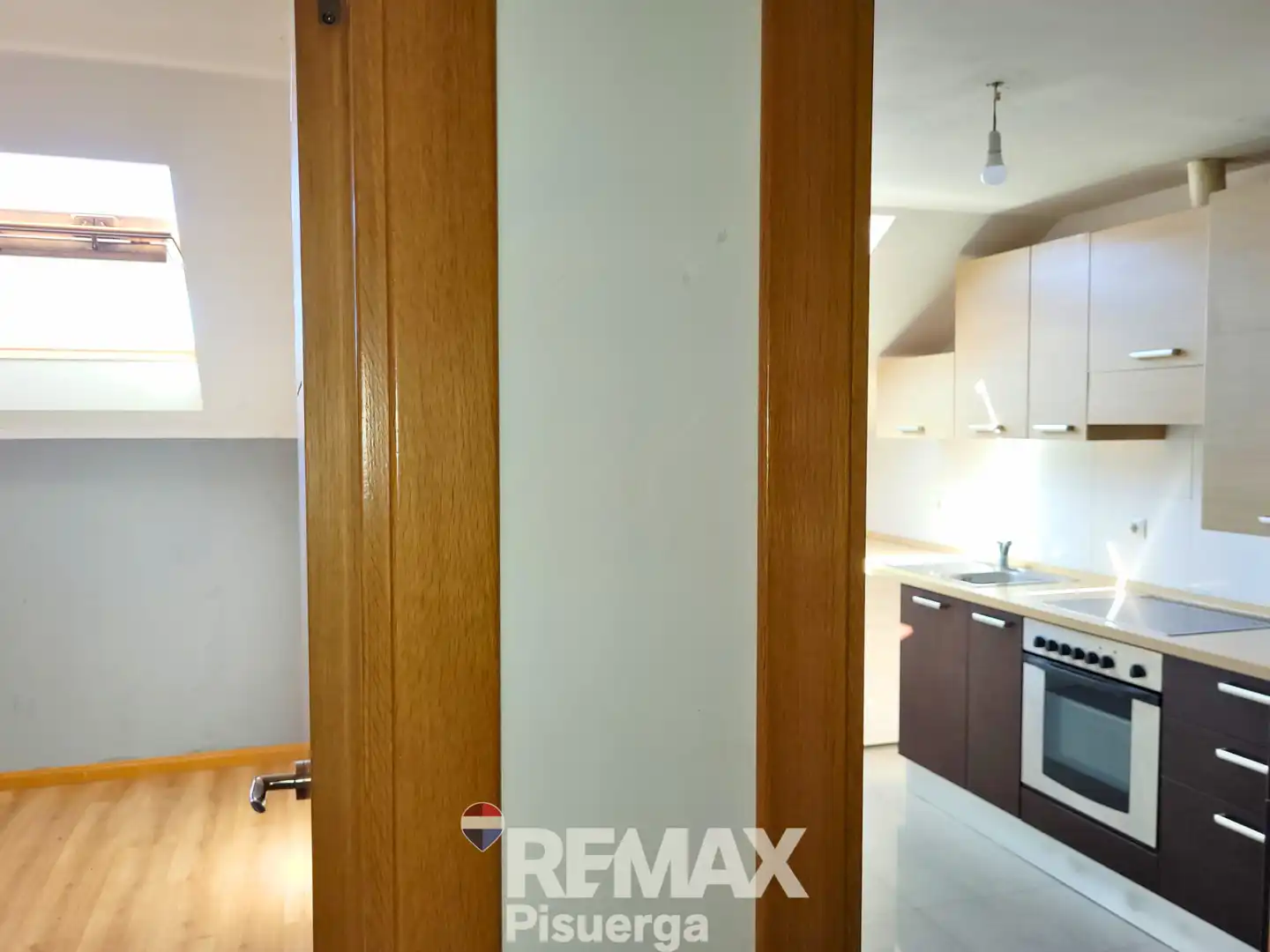 Wohnung zum Verkauf in Santovenia de Pisuerga mit Heizung, Abstellraum und Balkon