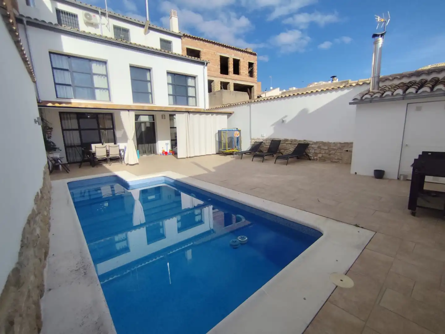 Swimming pool of Houses for sale in Úbeda  with Air Conditioner, Heating and Parquet flooring