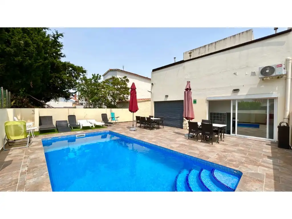 Swimming pool of Houses for sale in Empuriabrava