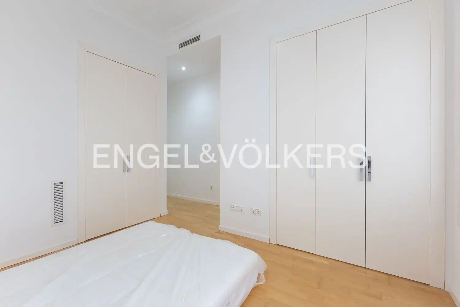 Bedroom of Flat for rent in Valencia  with Air Conditioner, Heating and Parquet flooring