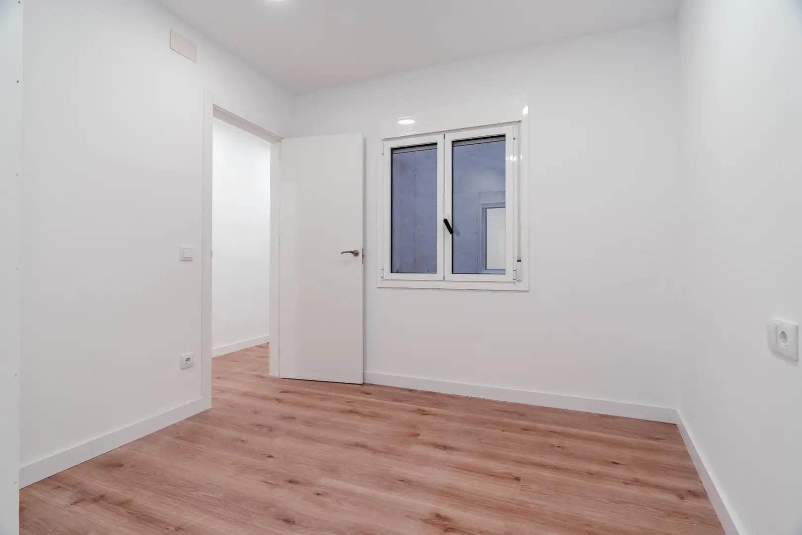 Schlafzimmer von Wohnung zum Verkauf in Tarragona mit Klimaanlage und Balkon