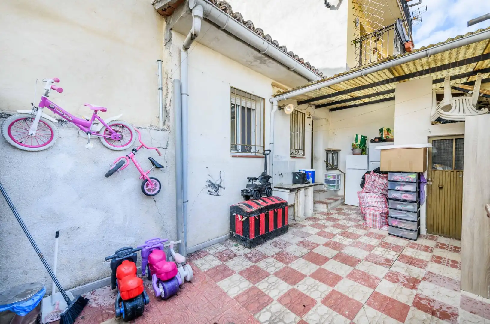 Exterior view of Detached homes for sale in Sacedón  with Air Conditioner and Alarm