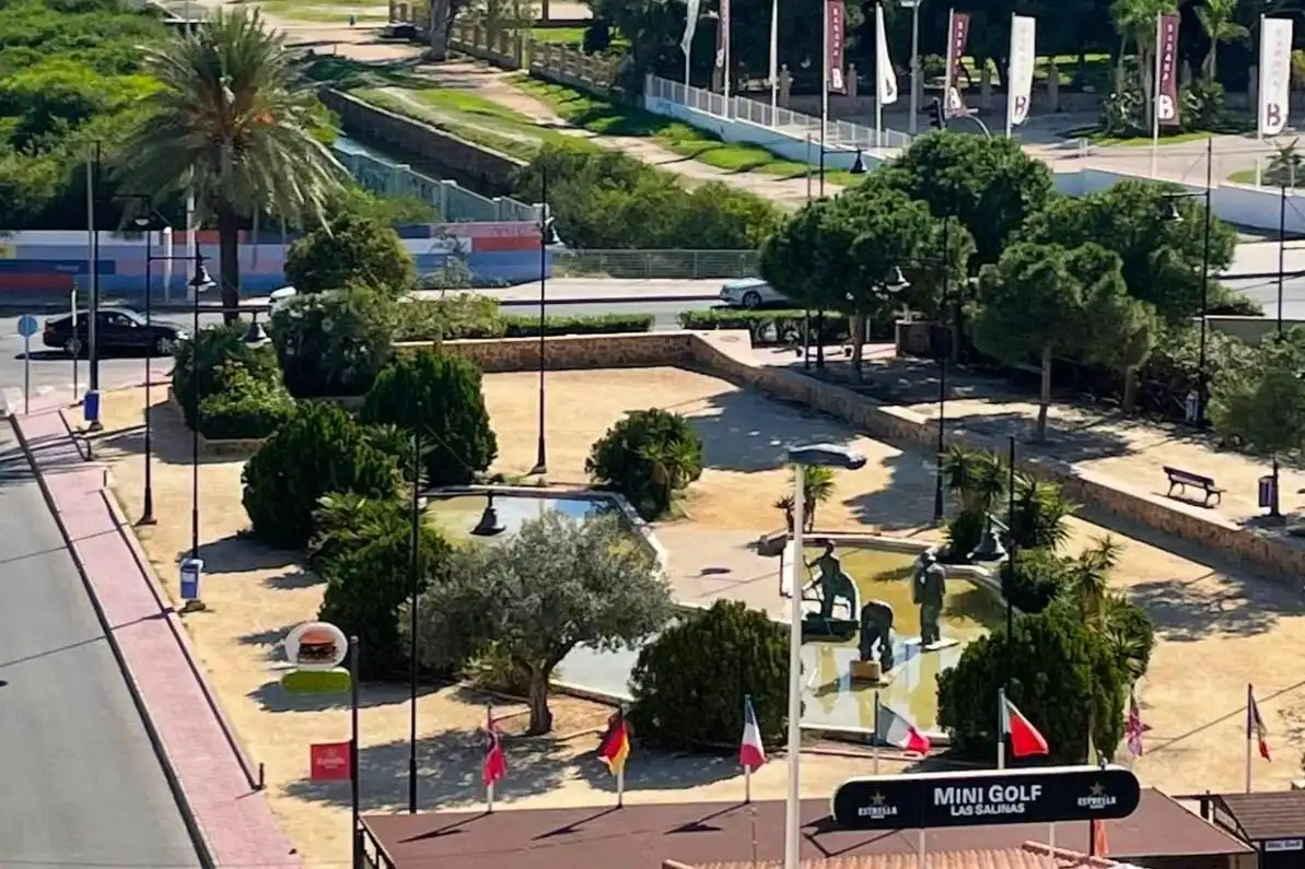 Vista exterior de Apartament en venda en Torrevieja amb Aire condicionat, Calefacció i Terrassa