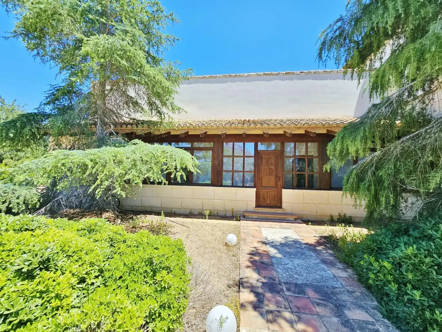 Vista exterior de Casa o xalet en venda en Elche / Elx amb Aire condicionat, Calefacció i Jardí privat