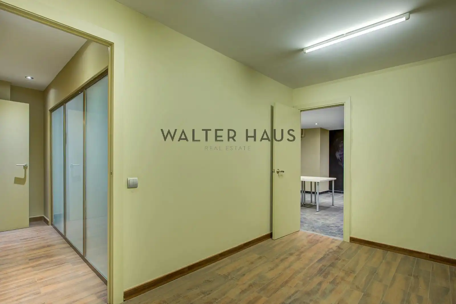 Office for sale in Barcelona  with Air Conditioner