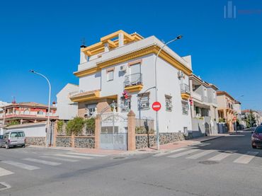 Xalet amb balcó en venda a Maracena