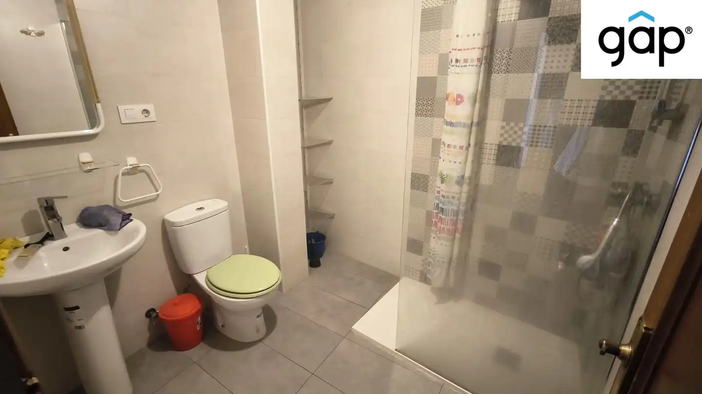 Bathroom of Flat for sale in Cuenca  with Air Conditioner, Heating and Terrace