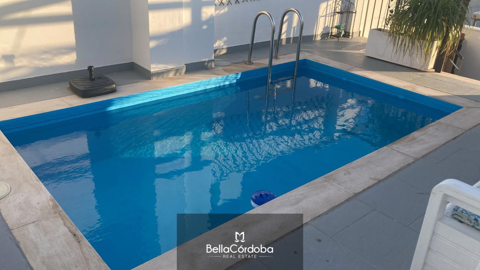 Piscina de Casa adosada en venta en  Córdoba Capital con Aire acondicionado, Terraza y Piscina