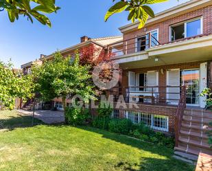 Exterior view of Single-family semi-detached for sale in Villanueva de la Cañada  with Air Conditioner, Private garden and Storage room