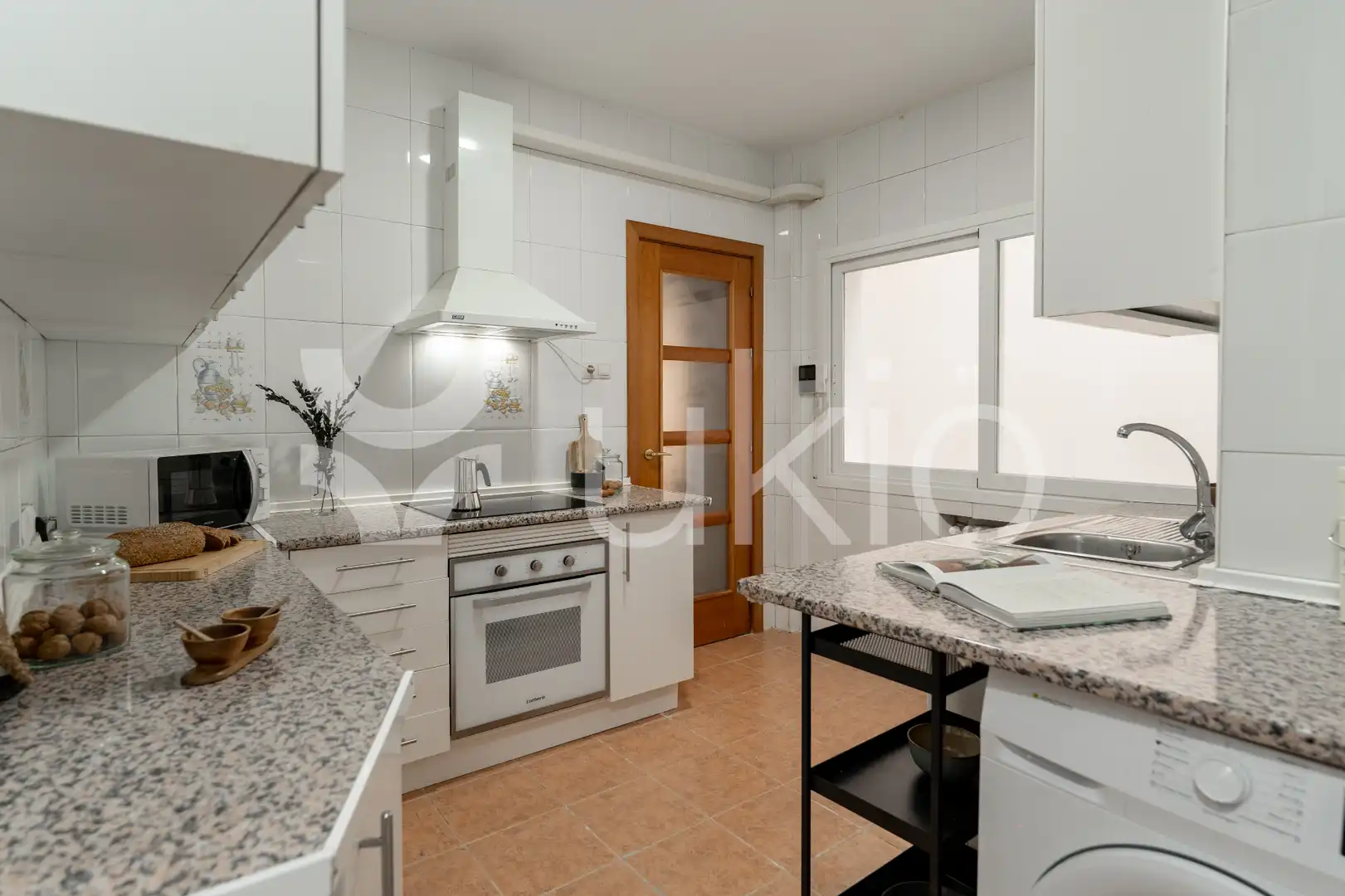 Cuina de Apartament de lloguer en Madrid amb Aire condicionat, Calefacció i Terrassa
