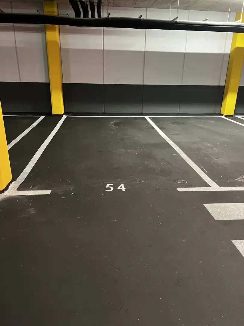 Parkplatz von Garage zur Miete in Pinto