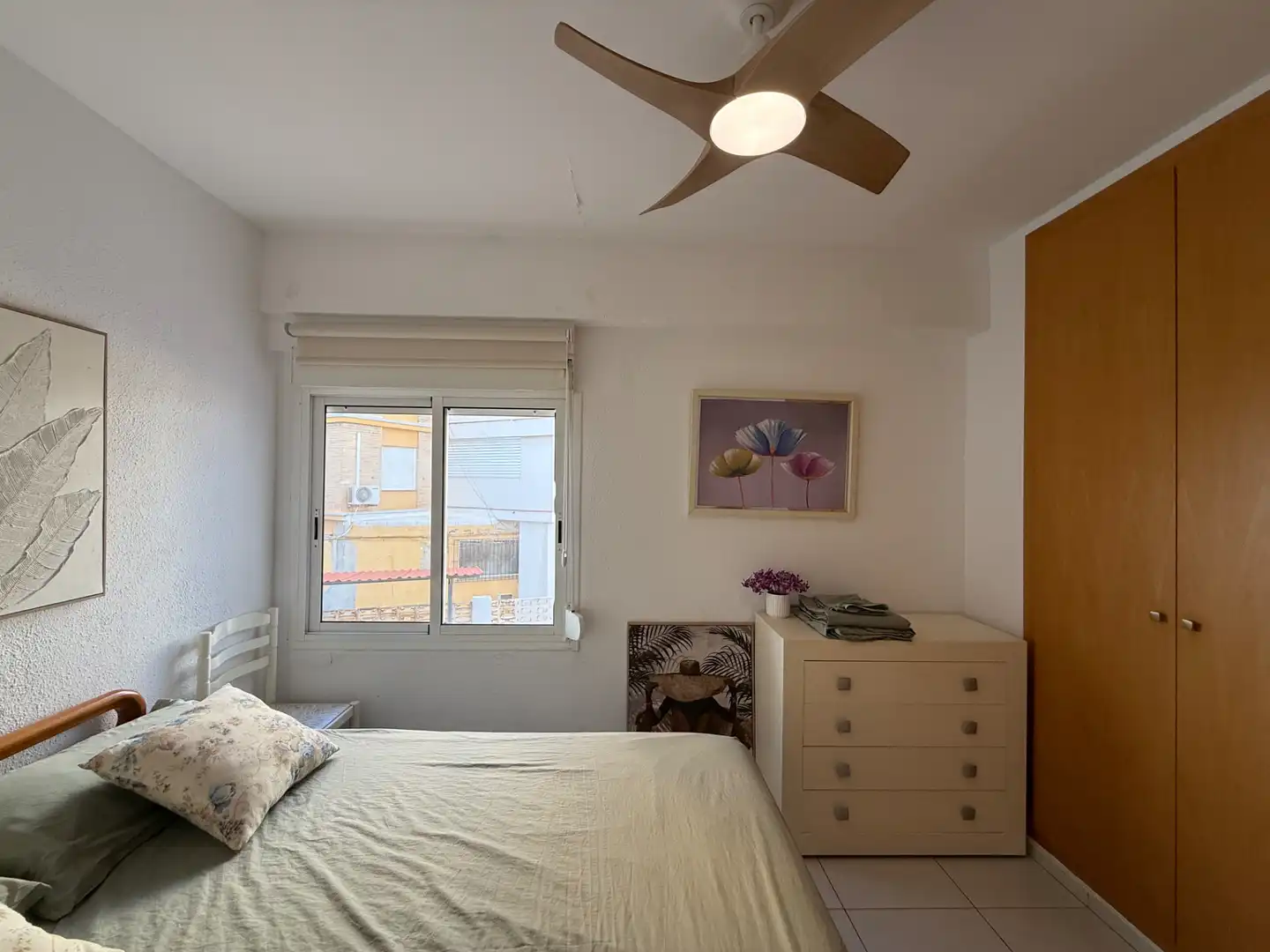 Dormitori de Apartament de lloguer en Dénia amb Calefacció, Terrassa i Traster