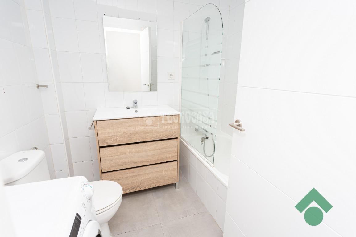 Bathroom of Single-family semi-detached for sale in Algeciras  with Air Conditioner